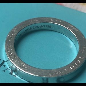 A beautiful authentic Tiffany &Co. round charm 1837 RTT